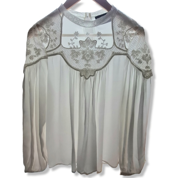 Size- L, Decjuba lace Pleated crochet blouse in white viscose. - Picture 7 of 8